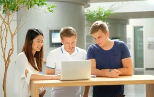 Students researching effective communication in management