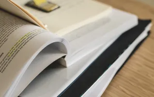 Close-up von Lehrbüchern